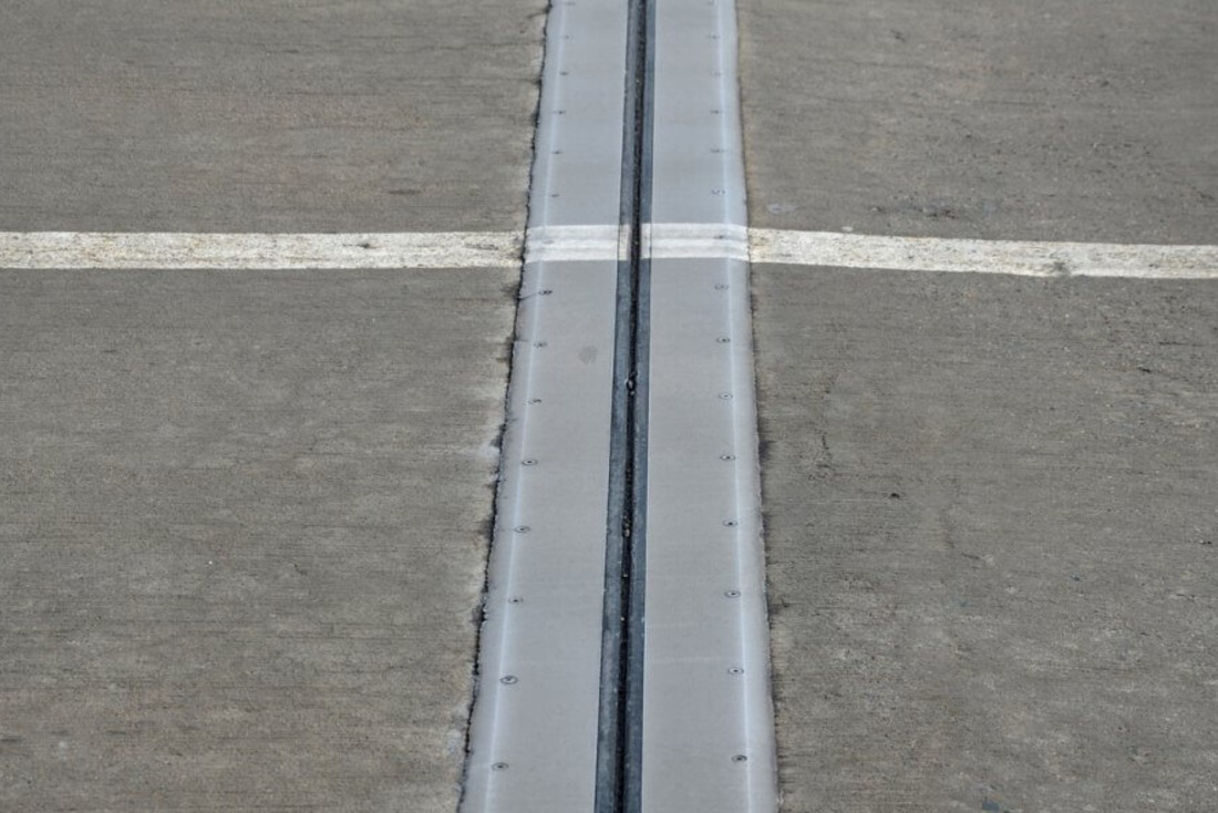 Чем заполнить деформационный шов между фундаментами?